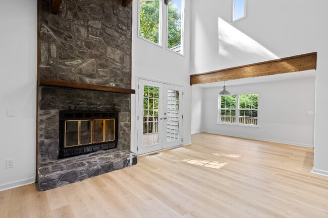 Building Photo - 240 N Cedarbrook Dr