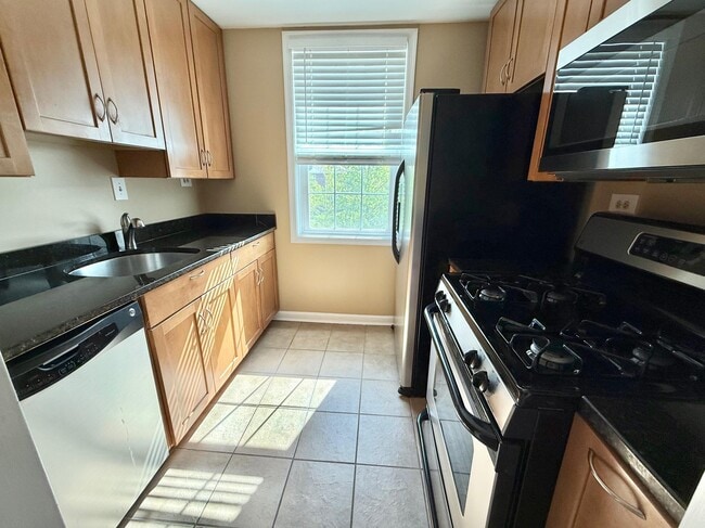 Building Photo - 230 N George Mason Dr