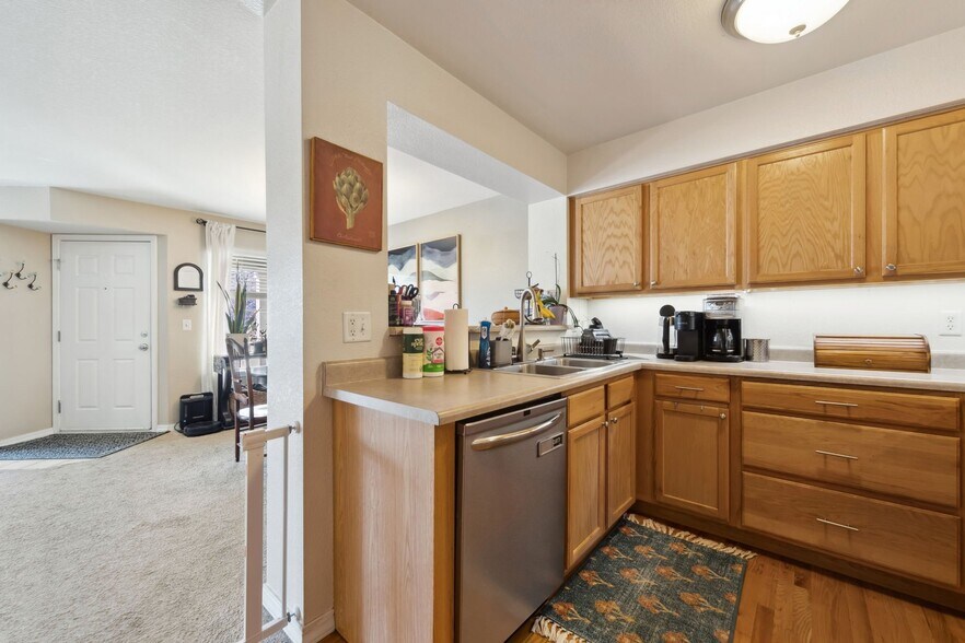 Building Photo - 5550 Corbett Dr