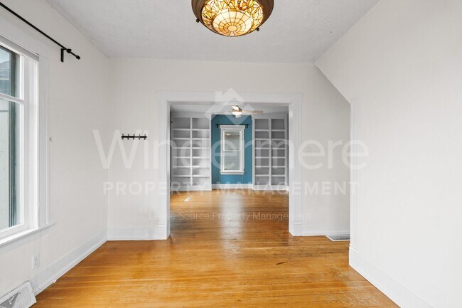 Building Photo - 3 Bedroom , 1 Bath