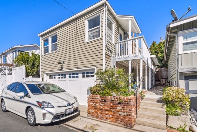 Building Photo - Super Charming South Laguna Studio