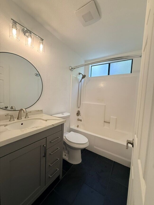 Building Photo - Fully updated condo in Spring Valley/ Rancho San Diego