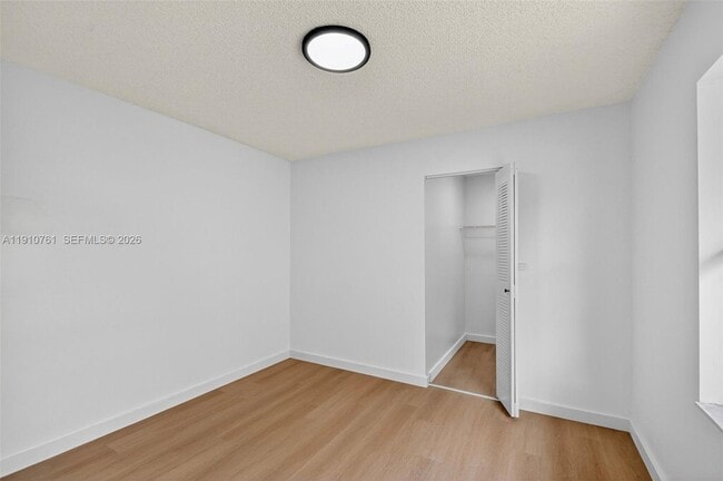 Building Photo - 9721 Majestic Way