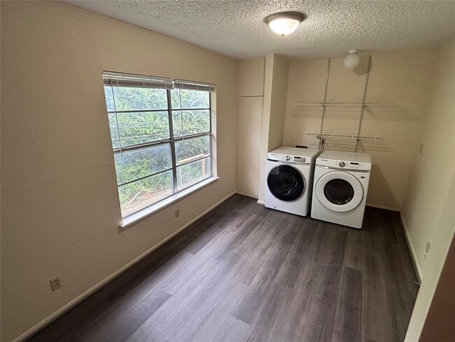 Building Photo - 3010 Matador Dr