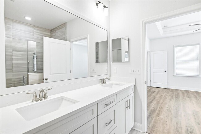 Building Photo - 201 Ursaline St