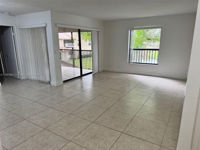 Building Photo - 3817 Cocoplum Cir
