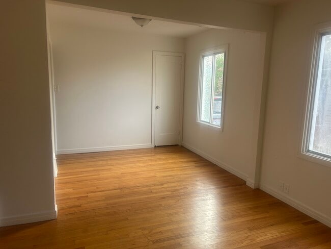 Building Photo - 68 S Lakeview Dr