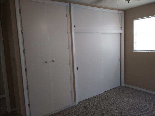 Building Photo - 32 Oakview Cir
