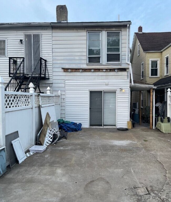 Building Photo - 122 N 13th St