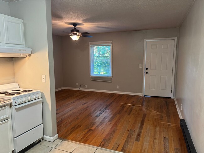 Building Photo - Great 1BR Unit