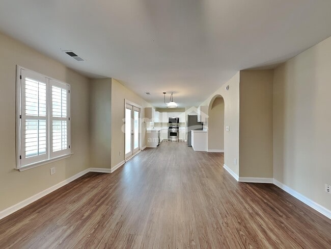 Building Photo - 200 Crossview Dr