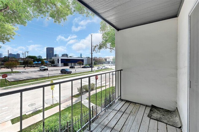 Building Photo - 1300 Augusta Dr