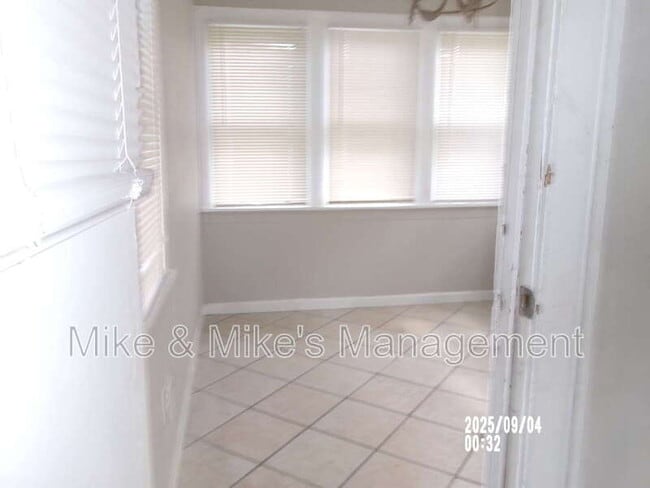 Building Photo - 1126 S 56th St