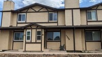 Building Photo - 2 Bed Townhome Available Now!