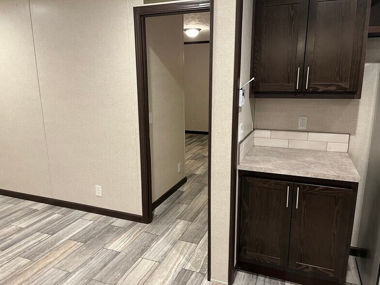 Building Photo - 6610 Lear Nagle Rd