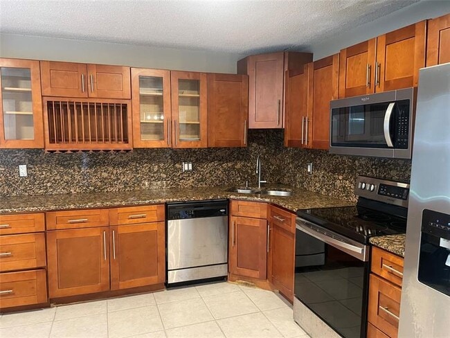 Building Photo - 9162 Vineyard Lake Dr