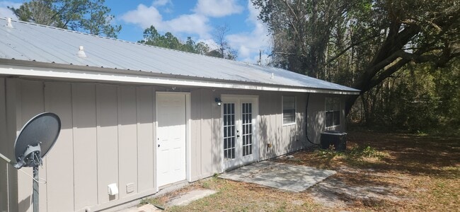 Building Photo - 205 Harbor Dr