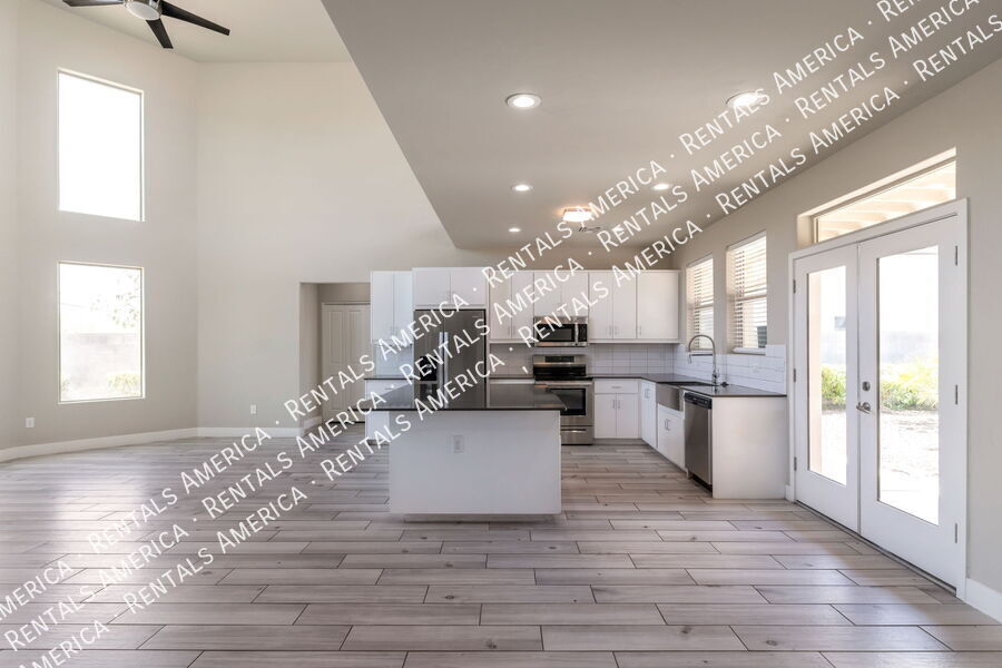 Building Photo - 922 S Fremont Ave