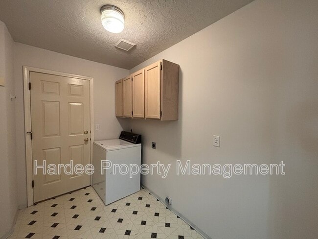 Building Photo - 688 S Gamay Ln