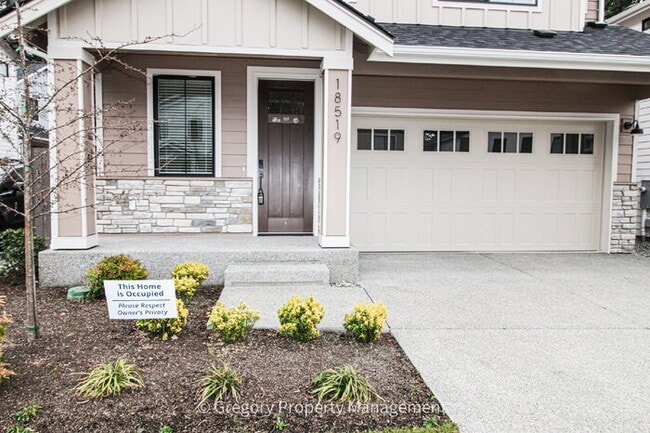 Building Photo - Brand New Spacious 5-Bedroom Retreat at Coyote Ridge 3 Full Baths 2 Car Garage 2330sf A/C Prime B...