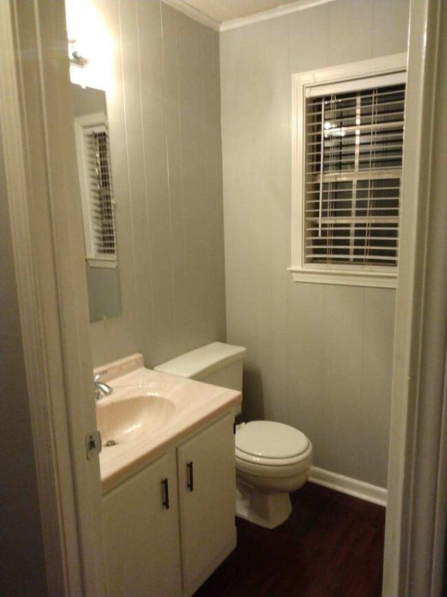 Building Photo - Pirate Cove Apartments 9-16