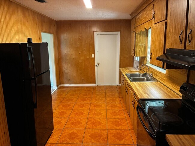 Building Photo - 7022 Linda Dr