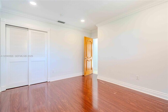 Building Photo - 10241 SW 99th Ave
