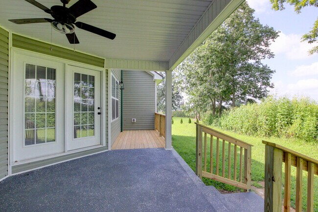 Building Photo - 133 Riverbend Dr