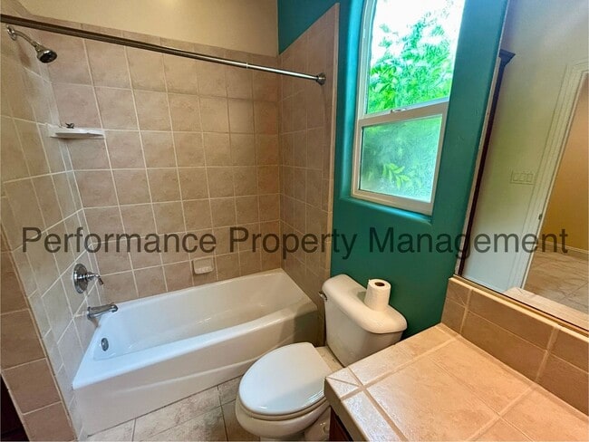 Building Photo - Gorgeous 2 Bed/2.5 Bath + Office w/ Lake V...