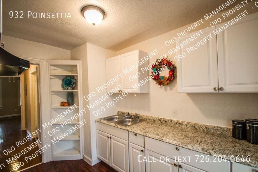 Building Photo - 932 Poinsettia-