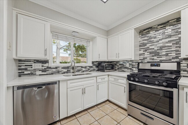 Building Photo - 4118 Gardendale Dr