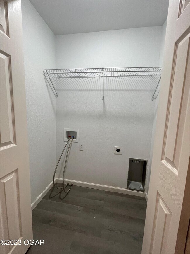 Building Photo - 524 N Jackson Ave