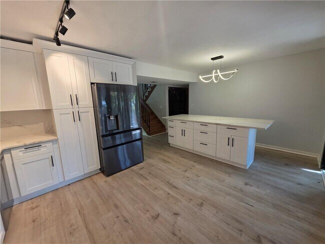 Building Photo - 4694 Shallowford Rd