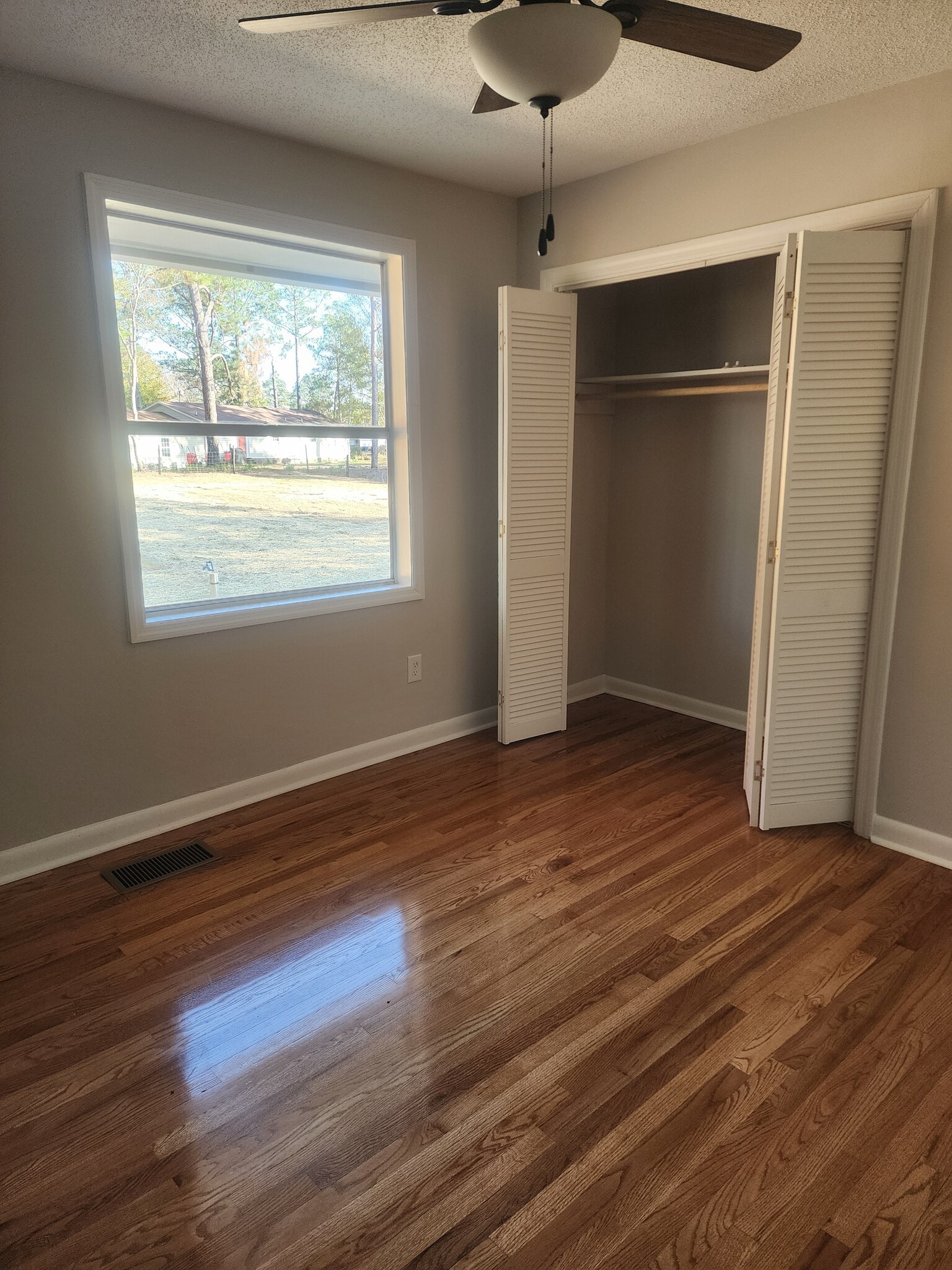 2nd bedroom - 3231 Dorian Rd