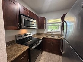 Building Photo - 2640 Ivy Apartments LLC