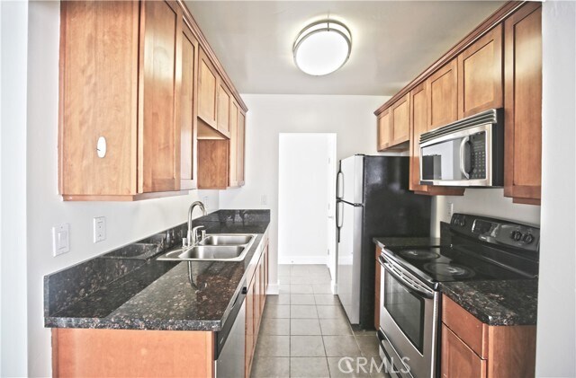 Building Photo - 10982 Roebling Ave