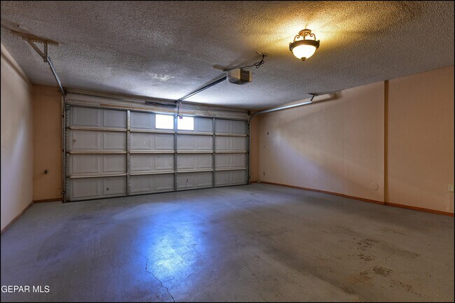 Building Photo - 710 N Resler Dr