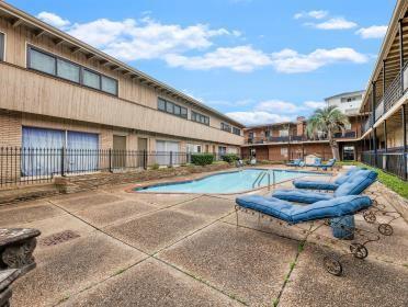 Building Photo - 3809 N Braeswood Blvd