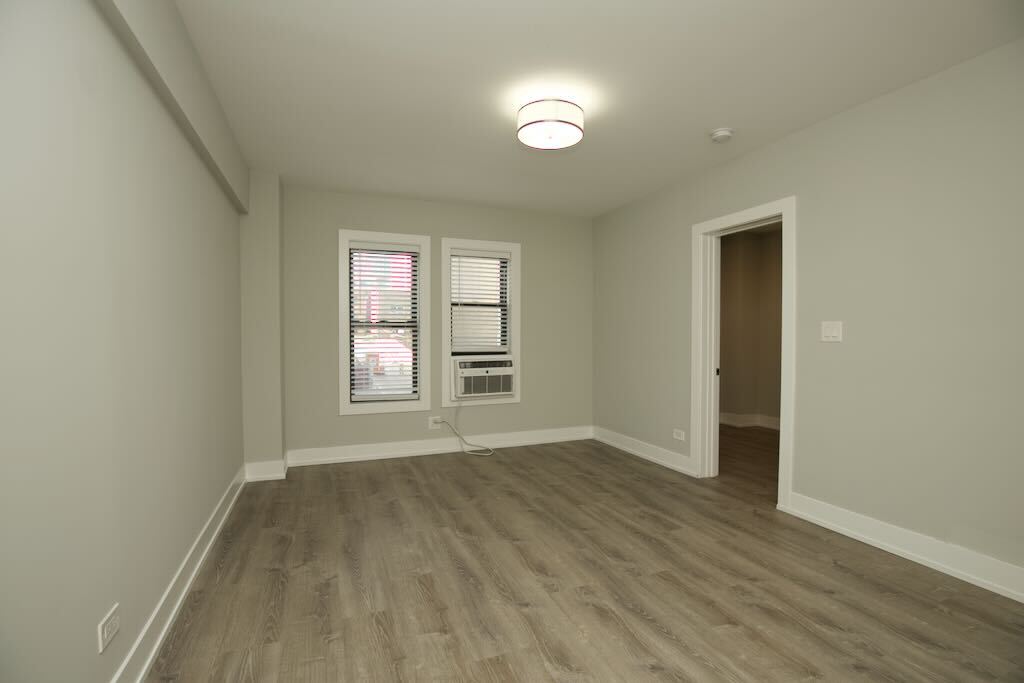 Building Photo - 510 W Belmont Ave
