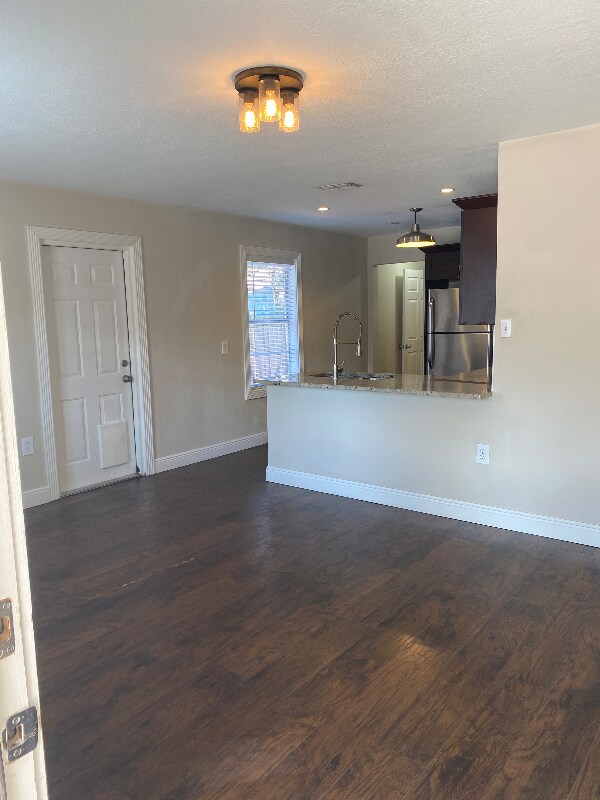 Building Photo - 3203 W Hartnett Ave