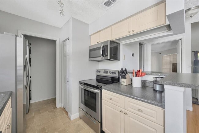 Building Photo - 8647 Mallard Reserve Dr