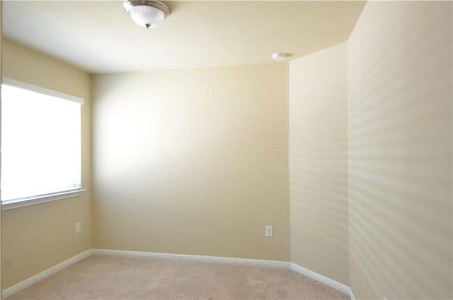 Building Photo - 12105 Harpster Bend