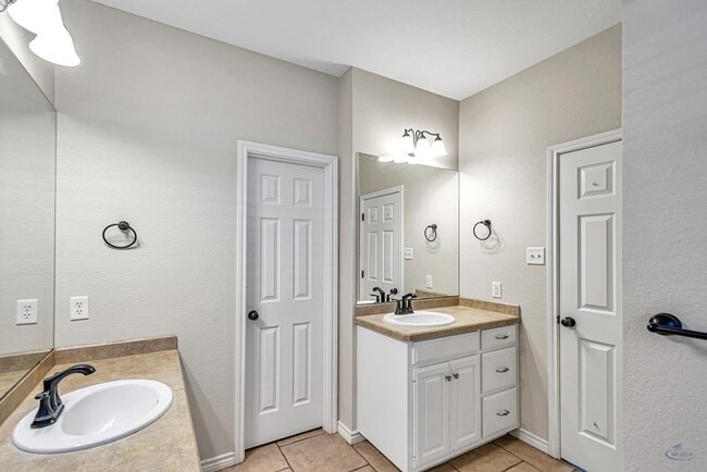 Building Photo - 5409 San Saba Ct
