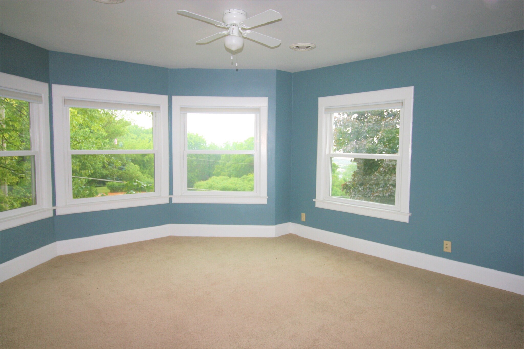 Building Photo - 636 21st St