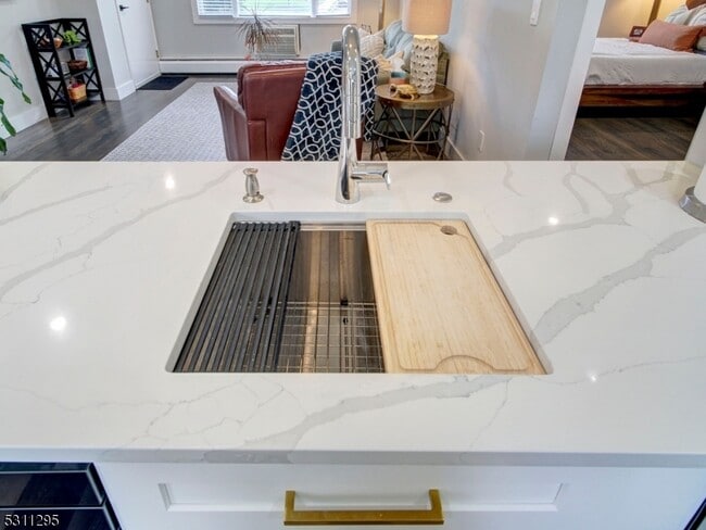 Building Photo - 43 Conforti Ave