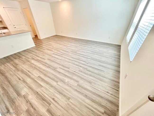 Building Photo - 9916 Bumblebee Hls St