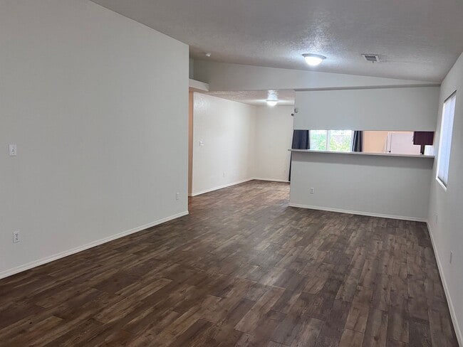 Building Photo - Nice 3 Br, 2 Ba, 2 CG, near Alameda and Louisiana