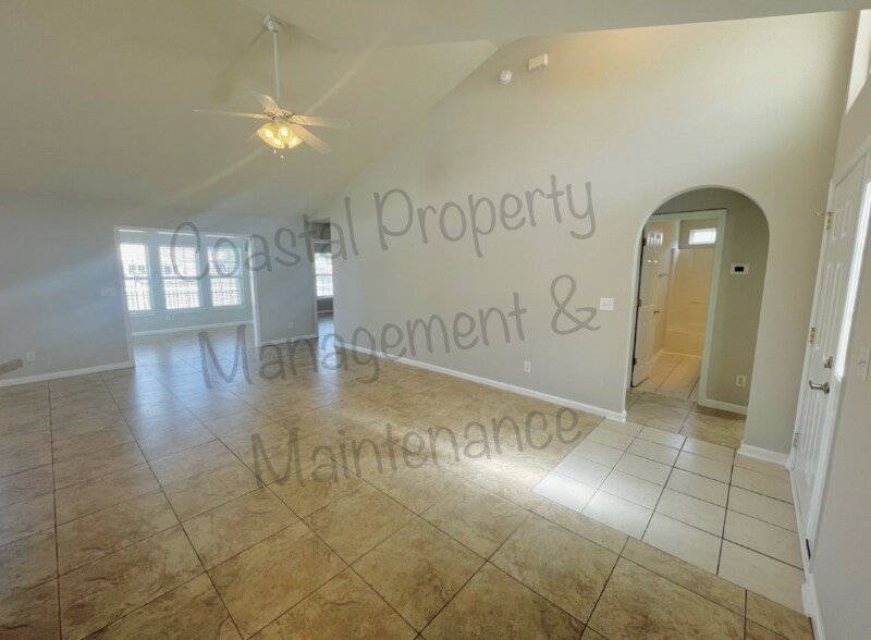 Building Photo - 1156 Great Lakes Cir