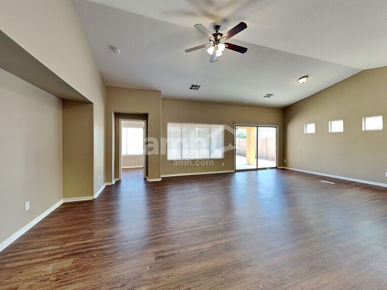 Building Photo - 2653 W Sunset Way