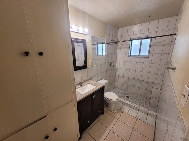 Building Photo - 276 S 17th Ave